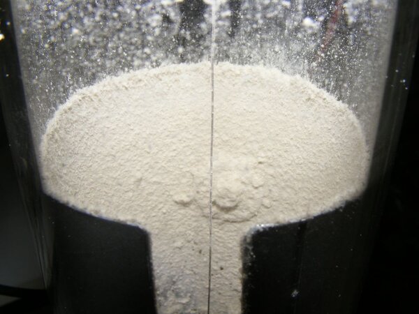 Klicken für eine Vergrösserung Versuchseinrichtungen zur Reinigung von Abluft aus Geflügelställen