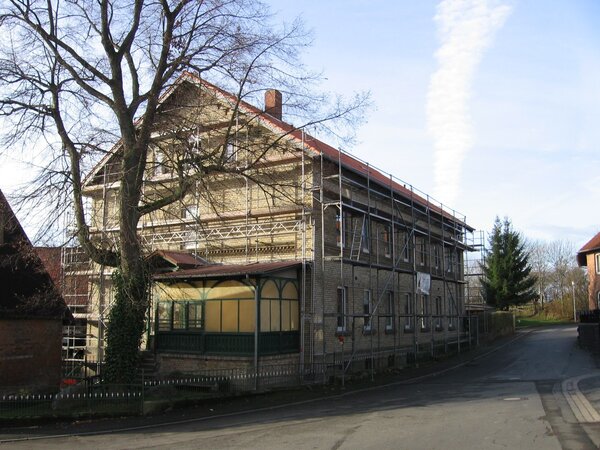 Sanierung eines Gebäudes, gefördert als Maßnahme der Dorfentwicklung