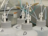 Helium gassing of eluents Helium gassing of eluents