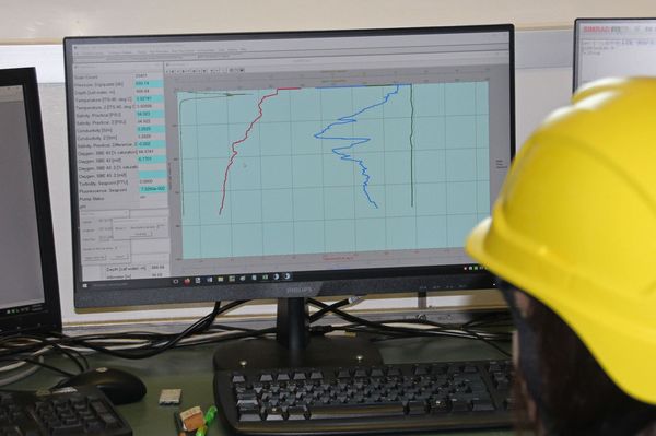 Typical display of a CTD station with values ​​for temperature, salinity and fluorescence.