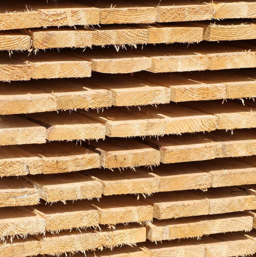 gestapelte Holzbretter