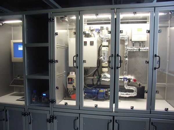 Klicken für eine Vergrösserung Kontinuierlicher Trickle-Bett-Reaktor