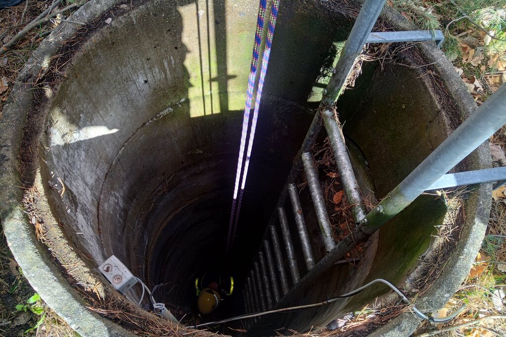 Eisntieg in einen Lysimeterschacht. Eisntieg in einen Lysimeterschacht.