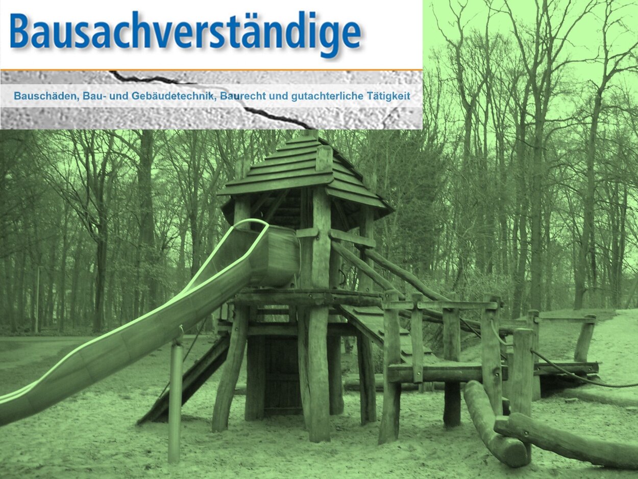 Vermeidung von Fäuleschäden an Spielplätzen aus Holz Klettergestell aus Holz auf einem Spielplatz