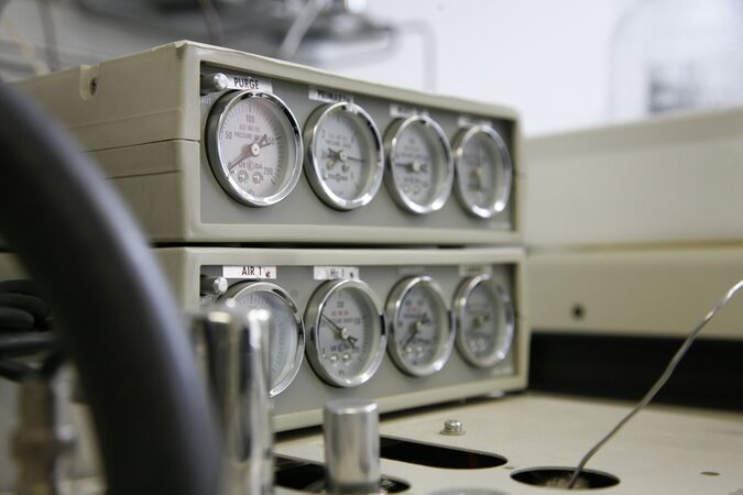 Click to zoom image Mass-flow and pressure controls