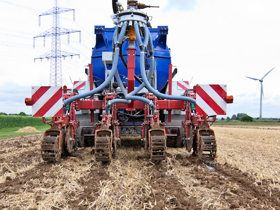 Strip- Till-Technik mit Unterflurausbringung von flüssigem Gärrest am Standort Soest (Nordrhein-Westfalen)