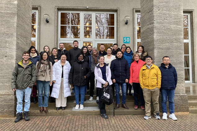 The picture shows the participants of the AGMEMOD Training 2023 in front of the entrance of the Forum building of the Thünen Institute. 